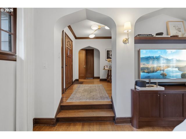 2897 Sw Rutland Ter, Portland, OR 97205