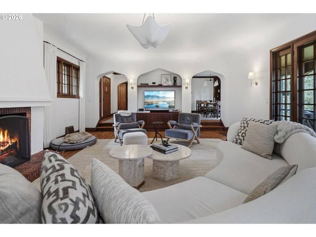 2897 Sw Rutland Ter, Portland, OR 97205