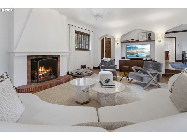 2897 Sw Rutland Ter, Portland, OR 97205