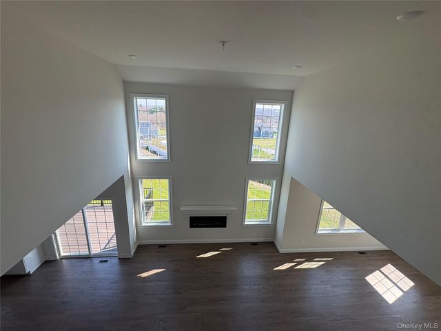 26 Dartmouth, Poughkeepsie, NY 12603