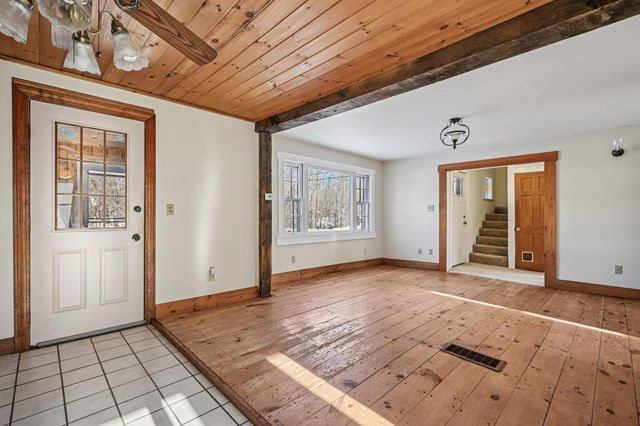 23 Sandown Road, Fremont, NH 03044