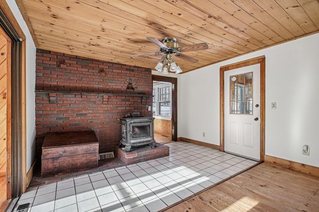 23 Sandown Road, Fremont, NH 03044