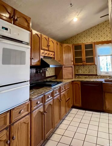 9531 S Harbour Pointe Drive, Bloomington, IN 47401