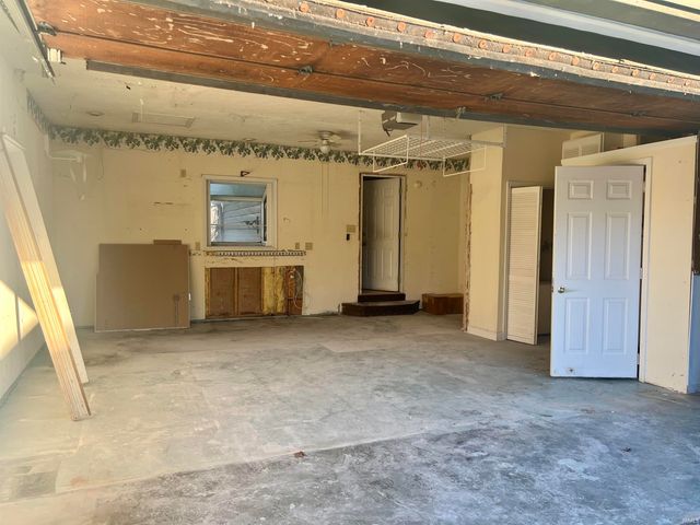 9531 S Harbour Pointe Drive, Bloomington, IN 47401