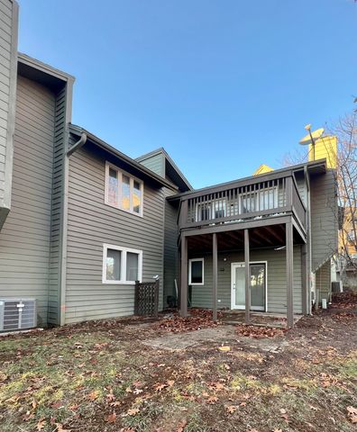 9531 S Harbour Pointe Drive, Bloomington, IN 47401