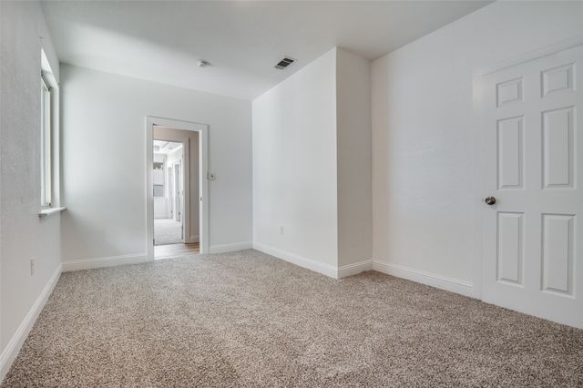 568 W Hammond Street, Lancaster, TX 75146