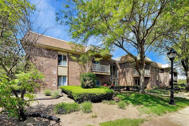 906 W Alleghany Drive 1B, Arlington Heights, IL 60004