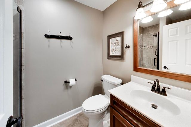 906 W Alleghany Drive 1B, Arlington Heights, IL 60004