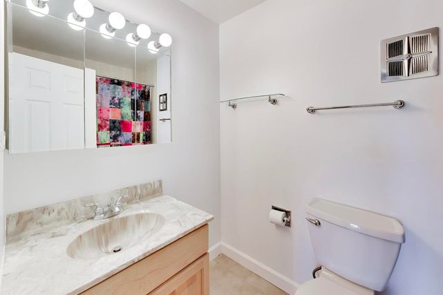 906 W Alleghany Drive 1B, Arlington Heights, IL 60004
