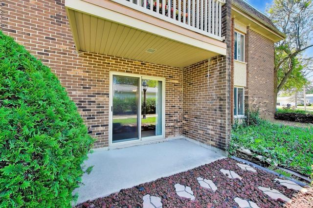 906 W Alleghany Drive 1B, Arlington Heights, IL 60004