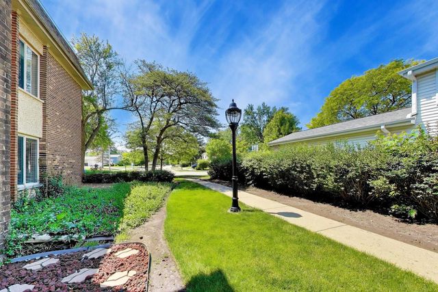 906 W Alleghany Drive 1B, Arlington Heights, IL 60004