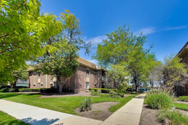 906 W Alleghany Drive 1B, Arlington Heights, IL 60004