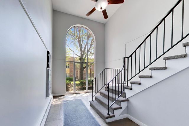 906 W Alleghany Drive 1B, Arlington Heights, IL 60004