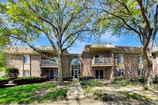 906 W Alleghany Drive 1B, Arlington Heights, IL 60004