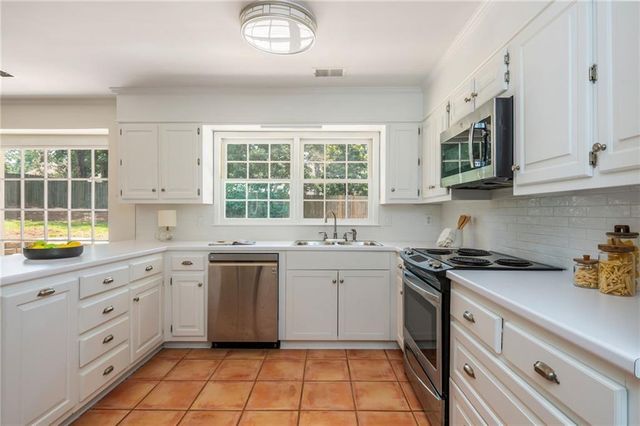 1024 Greyfield SE Drive, Marietta, GA 30067