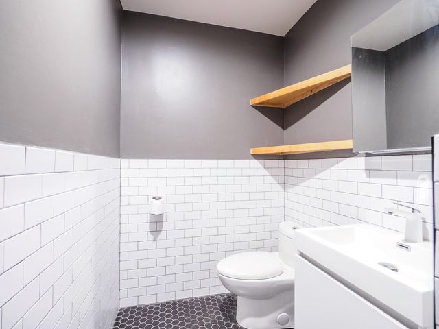 2302 East Side DR 28, Austin, TX 78704