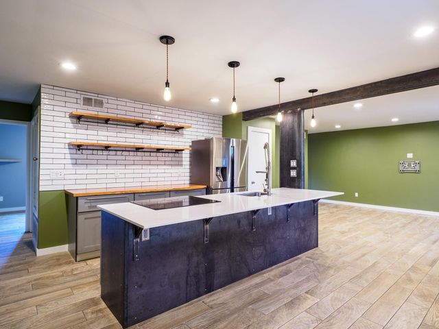 2302 East Side DR 28, Austin, TX 78704
