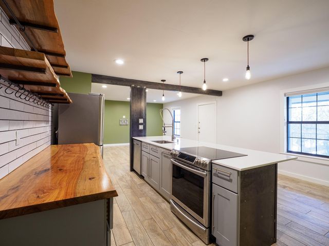 2302 East Side DR 28, Austin, TX 78704