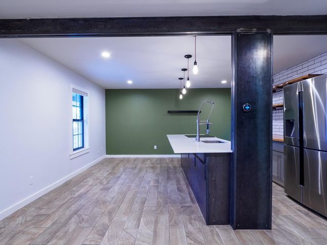 2302 East Side DR 28, Austin, TX 78704