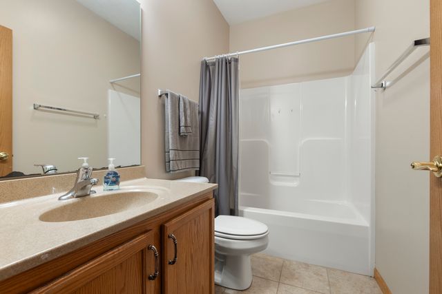 1512 Boulder Creek Court 1, Rockford, IL 61108