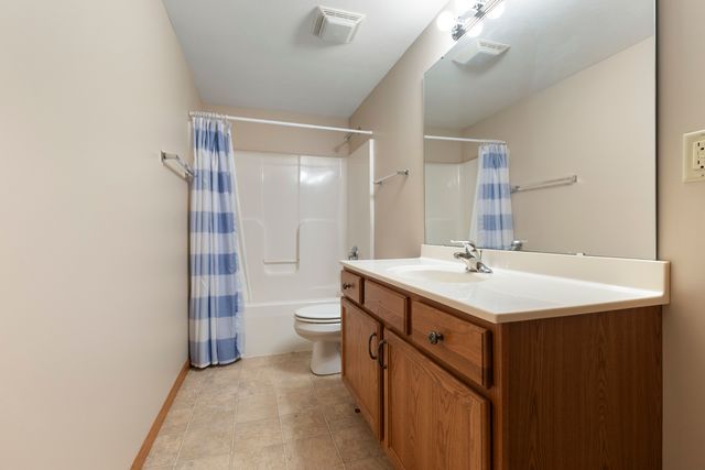 1512 Boulder Creek Court 1, Rockford, IL 61108