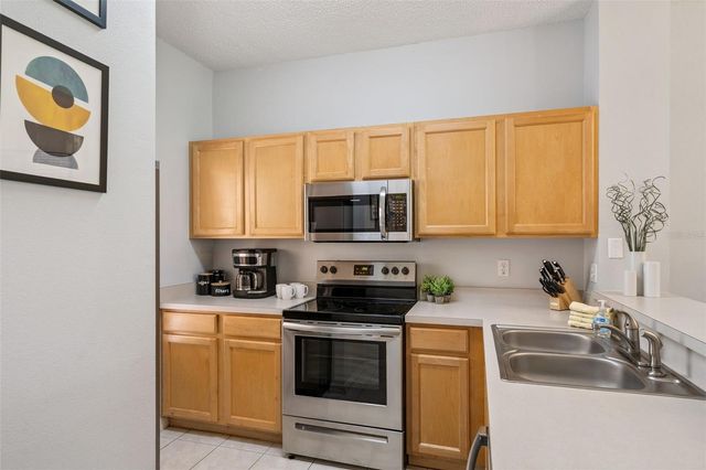 8498 CRYSTAL COVE LOOP, Kissimmee, FL 34747