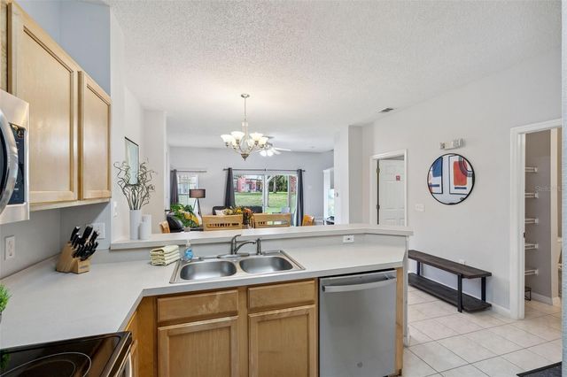 8498 CRYSTAL COVE LOOP, Kissimmee, FL 34747