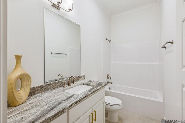 9934 Oak Colony Dr, Baton Rouge, LA 70817