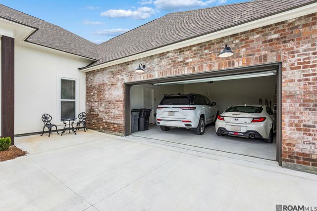 9934 Oak Colony Dr, Baton Rouge, LA 70817