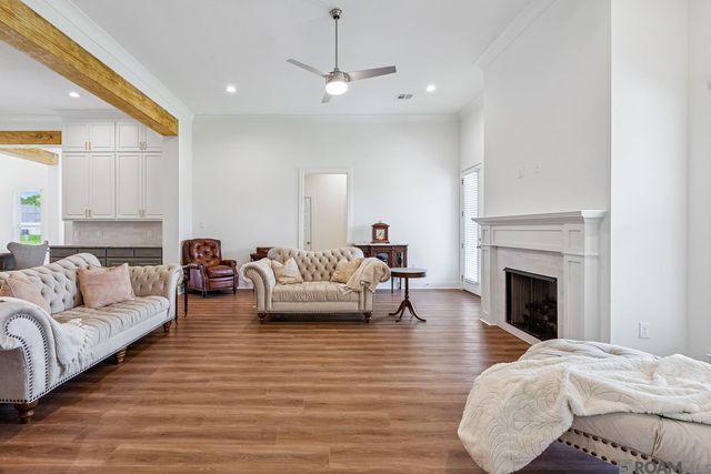 9934 Oak Colony Dr, Baton Rouge, LA 70817