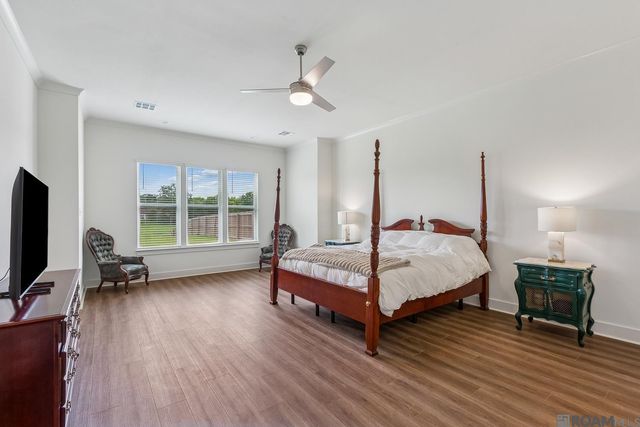 9934 Oak Colony Dr, Baton Rouge, LA 70817