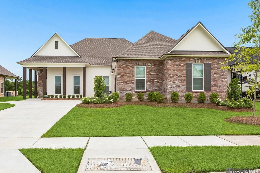 9934 Oak Colony Dr, Baton Rouge, LA 70817