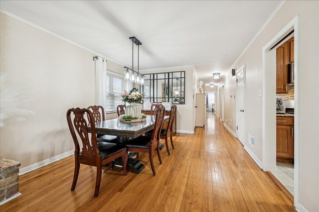 5239 N VIRGINIA Avenue, Chicago, IL 60625