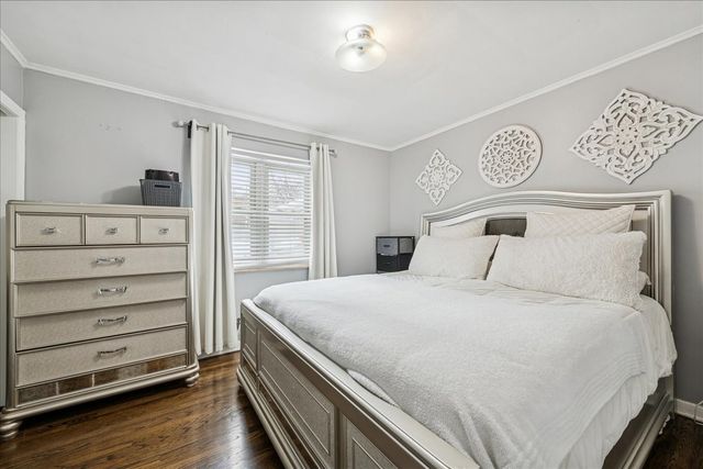 5239 N VIRGINIA Avenue, Chicago, IL 60625