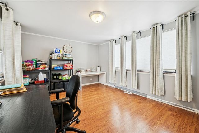 5239 N VIRGINIA Avenue, Chicago, IL 60625