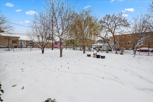 5239 N VIRGINIA Avenue, Chicago, IL 60625