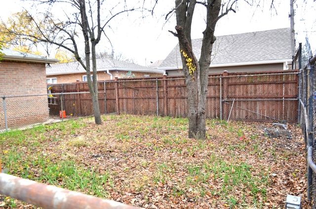 5239 N VIRGINIA Avenue, Chicago, IL 60625