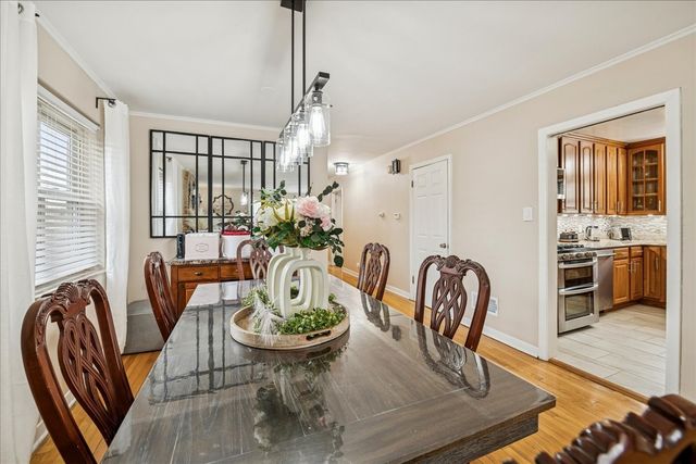 5239 N VIRGINIA Avenue, Chicago, IL 60625