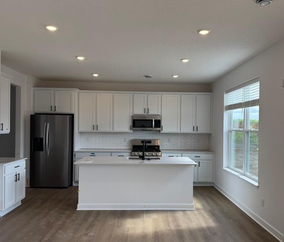 18325 Gladiator Drive, Lakeville, MN 55068