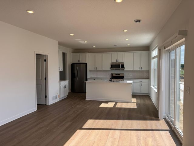 18325 Gladiator Drive, Lakeville, MN 55068