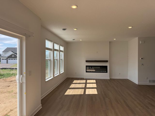 18325 Gladiator Drive, Lakeville, MN 55068
