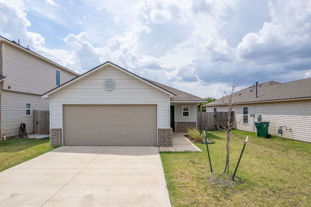 11901 Kameron Way, Yukon, OK 73099