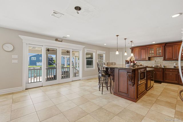 14 Jackson Place, Massapequa, NY 11758