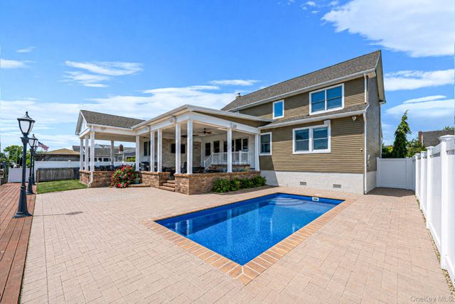 14 Jackson Place, Massapequa, NY 11758