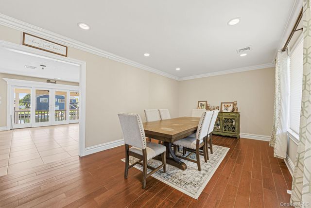 14 Jackson Place, Massapequa, NY 11758