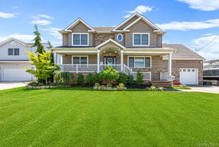 14 Jackson Place, Massapequa, NY 11758