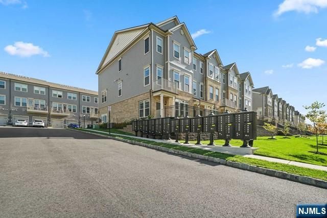 2 Arnold Drive 5301, Wood Ridge, NJ 07075