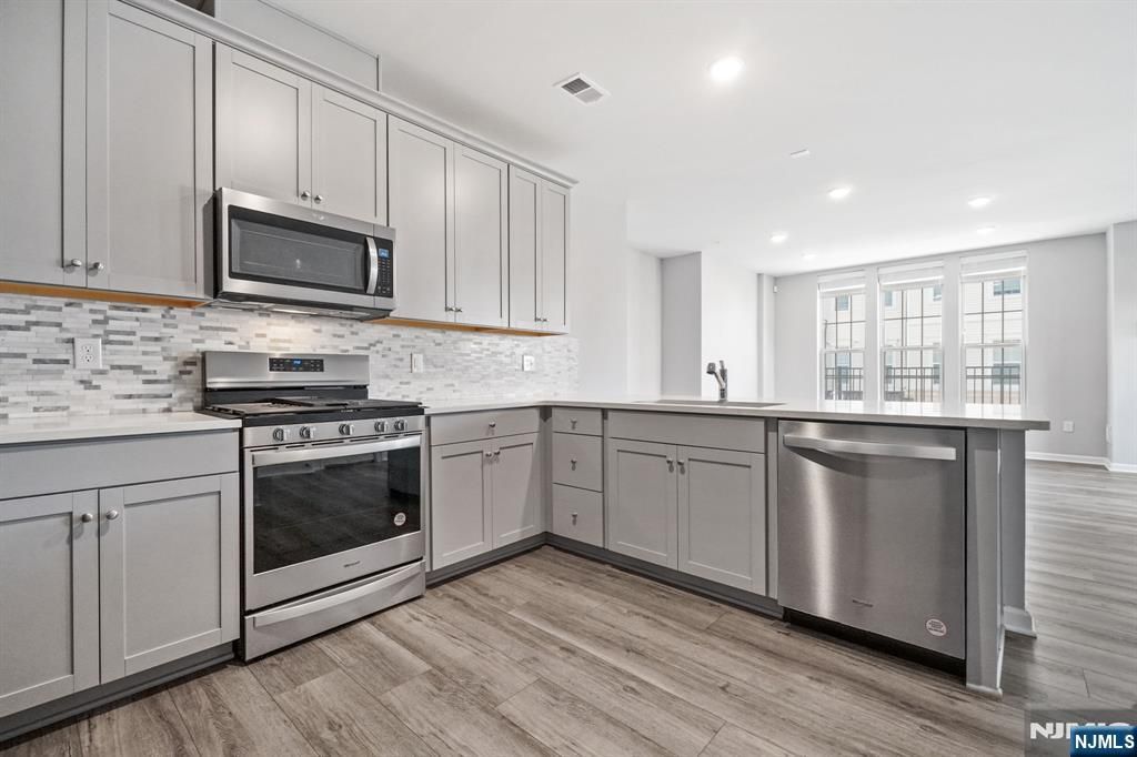 2 Arnold Drive 5301, Wood Ridge, NJ 07075