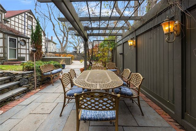 4 Hunter Avenue, Newport, RI 02840