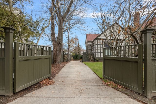 4 Hunter Avenue, Newport, RI 02840